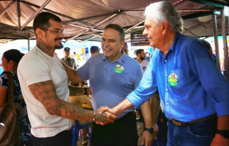 Em visita à feira da Vila Nova, Mabel e Caiado reforçam importância de Goiânia eleger um gestor